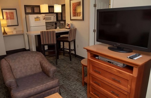 Vance Jackson Apartment | 2 Pet-friendly Suites with Full Kitchens! Near The Alamo! W/Outdoor Pool!
