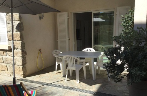 Porto Pollo House | 2 Pièces, Climatisé, à 150 m de la Plage, Tout Confort Pour 4 Personnes