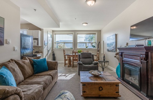 White Rock House | 2 queen bedrooms with 2 full bathrooms. Very rare find