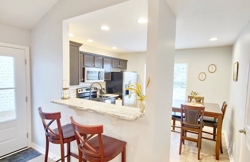 Owensboro House | 2 Queen beds + 2 Full Bathrooms Kitchen + Laundry Room + Patio
