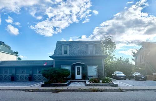 Gananoque Hotel | 2 Rivers Inn The Thousand Islands - LUXURY WATERFRONT WALKOUT
