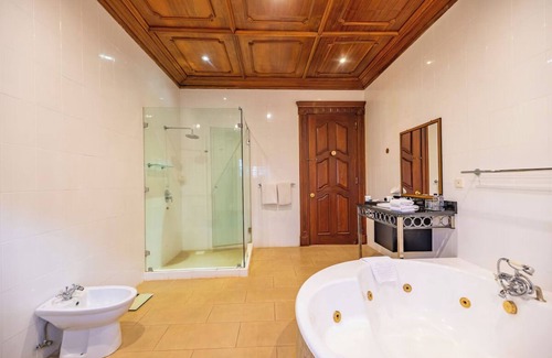 Naivasha Hotel | 2 Romantic Lakeside Rooms – Dine Under the Stars on Your Patio