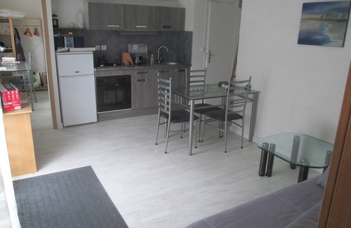 Echirolles Apartment | 2-room accommodation bedroom and living room with small garden