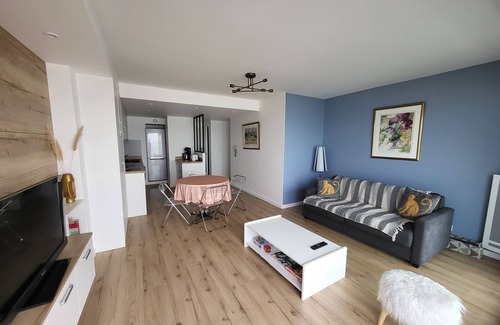 Les Sables d'Olonne Apartment | 2-room apartment facing the beach with balcony, equipped kitchen and TV