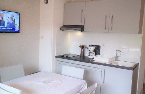 Bastide Giraud Apartment | 2-room apartment Résidence Provençale Air-conditioned Parking Pool 2 km Sea