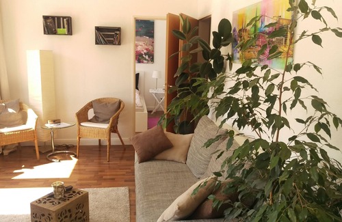 Bahnhofsvorstadt Apartment | 2 room city apartment with sun balcony and wifi