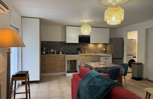 Livron-sur-Drome Apartment | 2 Rooms of 38m2 air-conditioned, Wifi, parking in the heart of Livron