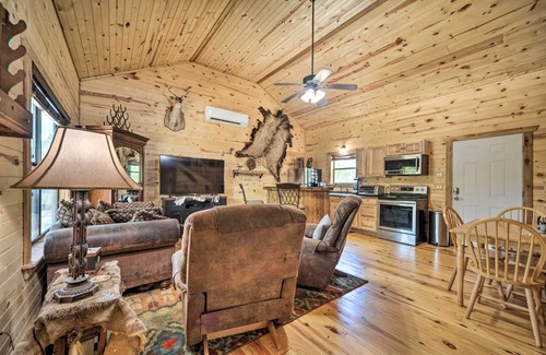 Sabinal Cottage | 2 Rustic Cabins w/Porches on Remote Ranch!