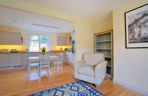 Axmouth House | 2 SOUTHCOMBE TERRACE, pet friendly, with a garden in Axmouth