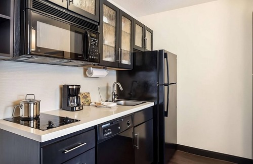 Morris Plains Hotel | 2 Spacious 1BR Suites Perfect for Families Visiting NYC - Pets welcome