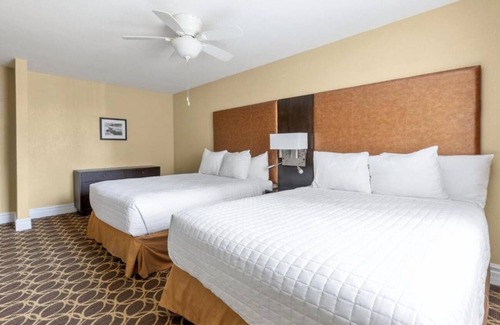 Corte Madera Hotel | 2 Spacious Family Suites | Kitchen | Courtyard | Pool | Parking | BBQ Area