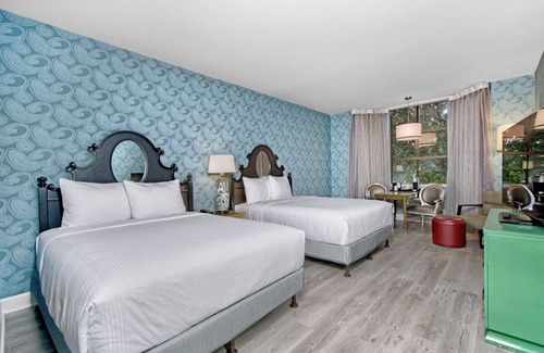 Downtown San Francisco House | 2 Spacious Units with Pool & Free Breakfast in San Francisco SoMa