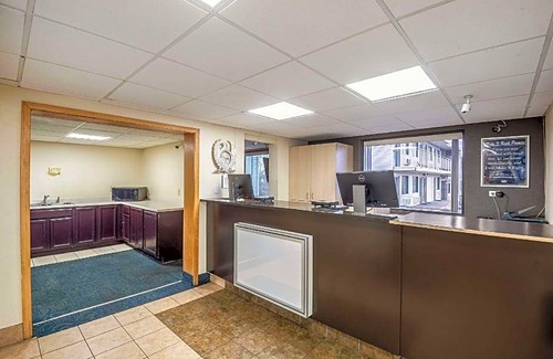 Dubuque Hotel | 2-Star Hotel ∙ Rodeway Inn