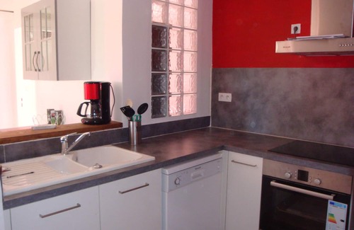Saint-Gilles Apartment | 2 to 3 person gîte with jaccuzi in Camargue on the banks of the Petit Rhône.