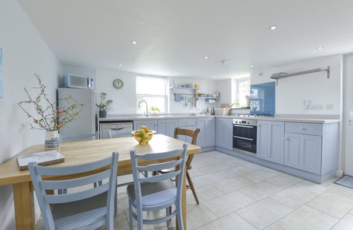 Manaccan Cottage | 2 TRERISE COTTAGE, pet friendly, with open fire in Manaccan
