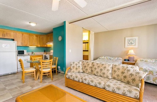 Diamond Head - Kapahulu - St. Louis Condo | 2 Units in Honolulu - Walk to Waikiki Beach! Sleeps 8.
