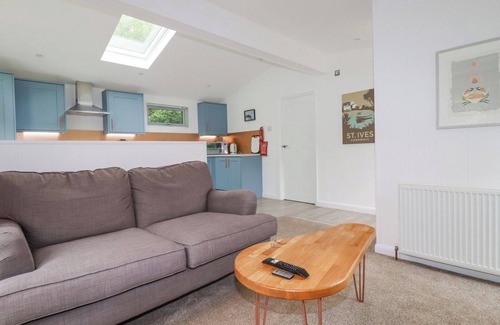 Looe Cottage | 2 VALLEY VIEW, pet friendly, luxury holiday cottage in Lanreath