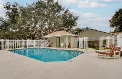 Minneola Apartment | 20 Mi to Disney Condo with Pool Access in Clermont!