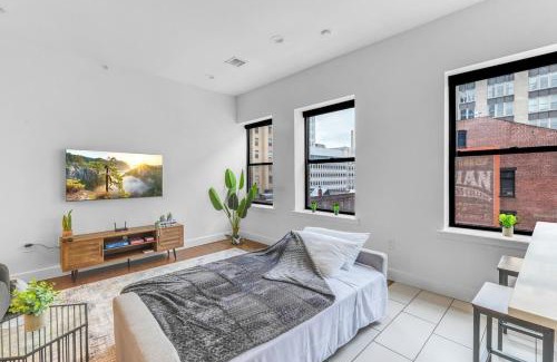 Central Business District Apartment | 20 MIN to Manhattan! 2BR Luxurious Comfy & Spotless