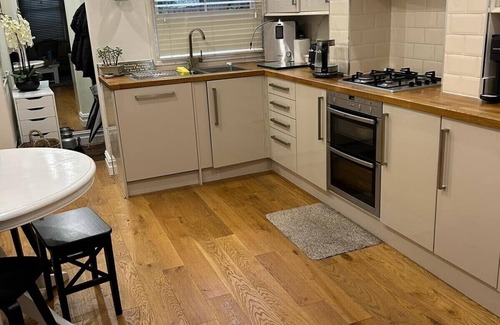 Palmers Green Apartment | 20 Minutes from central London, A modern, Spacious one-bedroom apartment