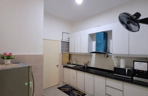 Sepang House | 20 minutes from KLIA! Family-sized house with 4 bedrooms and 3 bathrooms.