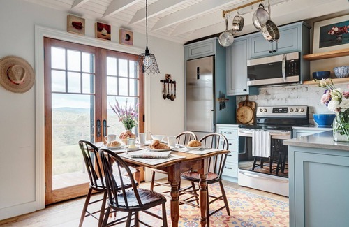 New Lebanon Cottage | 20 minutes to Jiminy Peak and Bousquet Mountain