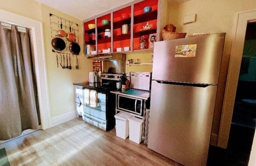 Sellwood-Moreland House | 20% OFF! Charming, historic Sellwood Yellow Bungalow, 90+ walk/bike scores!