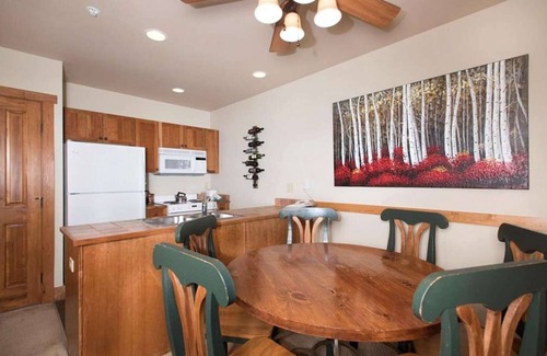 River Run Condo | 20% off - Summer Steal! Only Available in July – Grab It Fast!