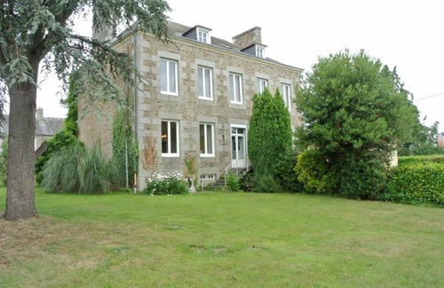 Landelles-et-Coupigny House | 200 m² House ∙ 4 bedrooms ∙ 8 guests