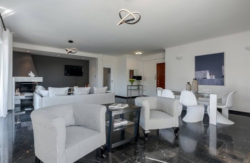 Glyfada Apartment | 200 m² Apartment ∙ 3 bedrooms ∙ 6 guests