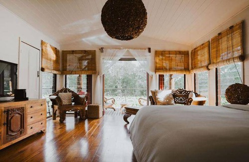 Lovedale Boat Rental | 200 m² Houseboat ∙ 2 bedrooms ∙ 12 guests