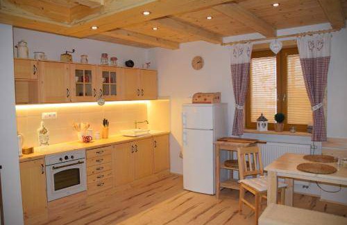 Dolny Harmanec Cabin | 200 m² Lodge ∙ 5 bedrooms ∙ 15 guests