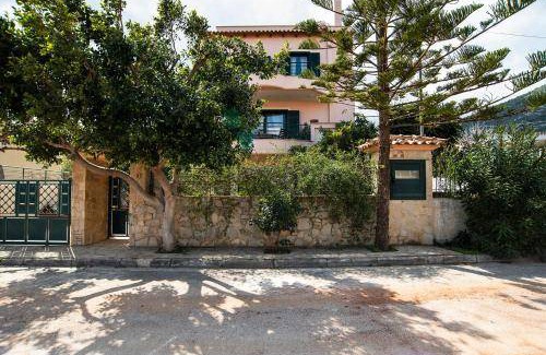 Nea Makri Villa | 200 m² Villa ∙ 3 bedrooms ∙ 8 guests