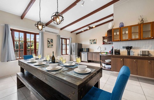 Boegoeroei Villa | 200 m² Villa ∙ 5 bedrooms ∙ 12 guests