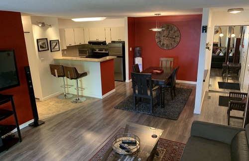 Tuxedo Condo | $200 Winter Refund Guaranteed - Max Relax - Stay & Play in the Lap of Luxury