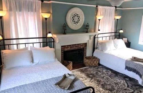 Millbrook Cabin | 200 yr old Manor. Close to RTJ! Beautiful property with million dollar views.