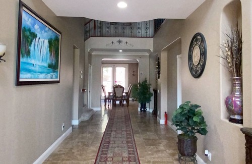 Eastvale House | #202 Comfortable Rooms In Eastvale House （Queen Bed + Free WiFi ）