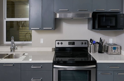 Burnaby House | 2025 Family Friendly 7 Bed Rooms house The Chateau - ST No. 00177094
