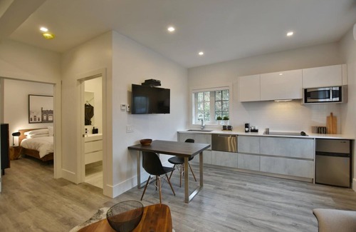 Collingwood Apartment | 204, 1 Bedroom - Downtown Collingwood, Luxury Boutique Hotel.