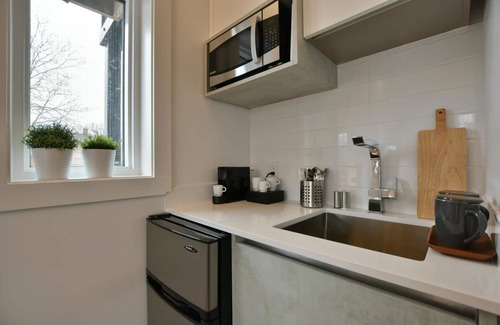 Collingwood Apartment | 206, Premium Studio - Downtown Collingwood, Luxury Boutique Hotel.
