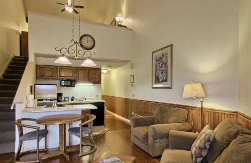 Charlevoix House | 209 Pointes North Inn