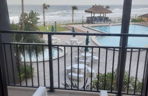 Bridgeport Heights Apartment | 209Hawaiian Inn Studio Unit Beach Front. Sleeps 4