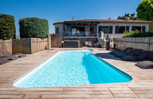Carcassonne House | 210 m² House ∙ 6 bedrooms ∙ 15 guests
