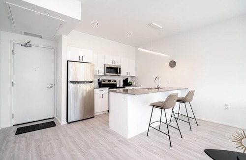 Birds Hill Condo | (210) Stunning 2BR/2BA in River East (1755)