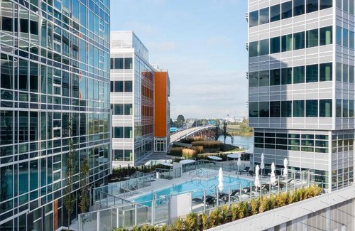 Richmond City Centre Hotel | 211 m² Hotel ∙ 2 bedrooms ∙ 127 guests