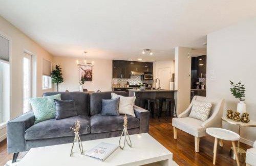 Southeast Edmonton Villa | 214 m² Villa ∙ 4 bedrooms ∙ 10 guests