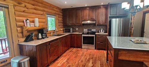 Northern Bruce Peninsula Ski Chalet | 216 m² Chalet ∙ 4 bedrooms ∙ 8 guests