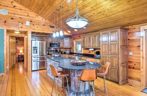 Shepherdsville House | 22-Acre Home on Bourbon Trail w/Sunroom!