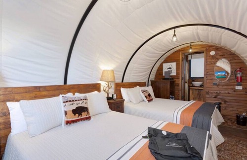 Virgin Cabin | #22 Royal Flush Wagon w/2QB & bathroom