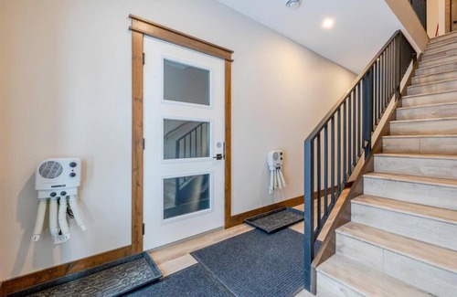 East Kootenay Apartment | 22 Sunniva by StayIn